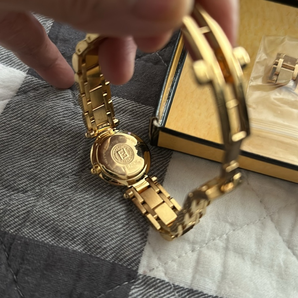Fendi woman’s watch. Swiss made - Picture 5 of 8
